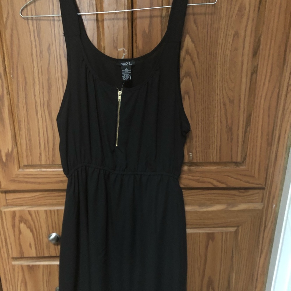 Sleeveless dress